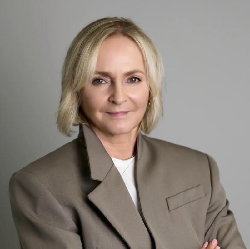 Татьяна Сергаева объяснила, что София Ильтерякова растерялась, поэтому не повернулась к флагам на церемонии награждения на этапе Кубка мира 2026 в Софии (Болгария)