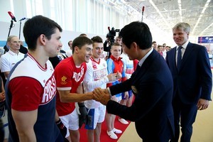 ПАВЕЛ КОЛОБКОВ И ПРЕЗИДЕНТ МЕЖДУНАРОДНОЙ ФЕДЕРАЦИИ ГИМНАСТИКИ МОРИНАРИ ВАТАНАБЭ ПОСЕТИЛИ ПОДВЕДОМСТВЕННЫЙ МИНСПОРТУ РОССИИ ТЦСКР «ОЗЕРО КРУГЛОЕ»