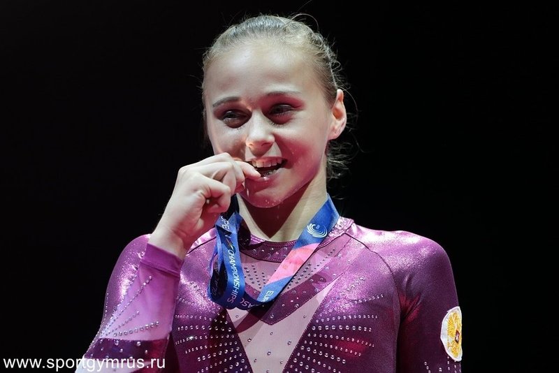 Гимнастка из Сургута Ксения Клименко выступает на юношеских олимпийских играх