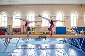 Новгородские гимнасты теперь тренируются на новом оборудовании