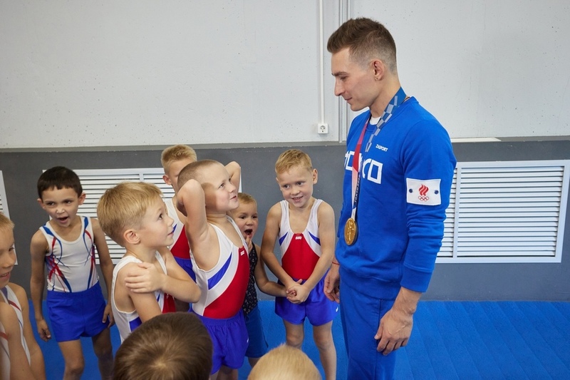 Олимпийский чемпион Давид Белявский провел мастер-класс для юных гимнастов Екатеринбурга